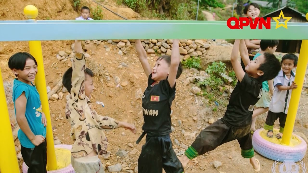 Phóng sự QPVN | Dự án "Thiết kế hệ vận động vui chơi cho trẻ em ở vùng khó"