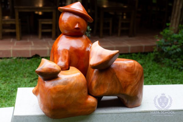 Mảnh Ghép – Sản phẩm Tượng điêu khắc gỗ của Học sinh Hồ Vũ Hà Anh – Lớp 9 trong Dự án Sáng tác tranh, tượng về văn hoá các dân tộc Việt Nam