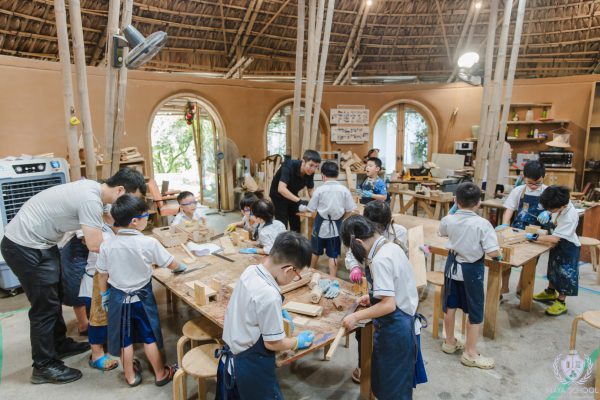 Sản xuất bộ kit chậu trồng cây gỗ – Dự án của học sinh Tiểu học Lower Elementary tại Xưởng Mộc Mira