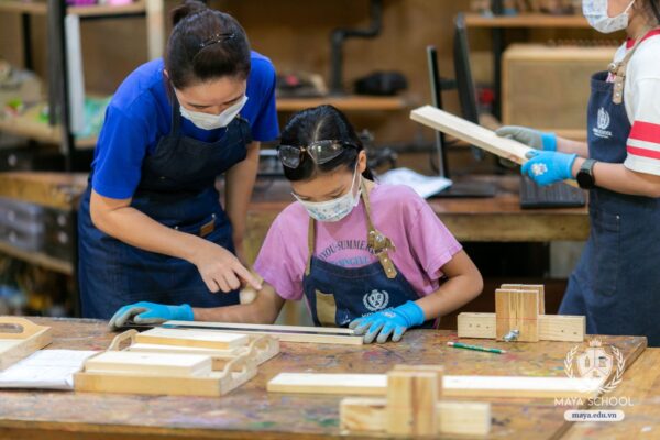 Dự án Sản xuất loa gỗ mini từ gỗ tái chế của học sinh Upper Elementary tại Xưởng Mira Wood Workshop