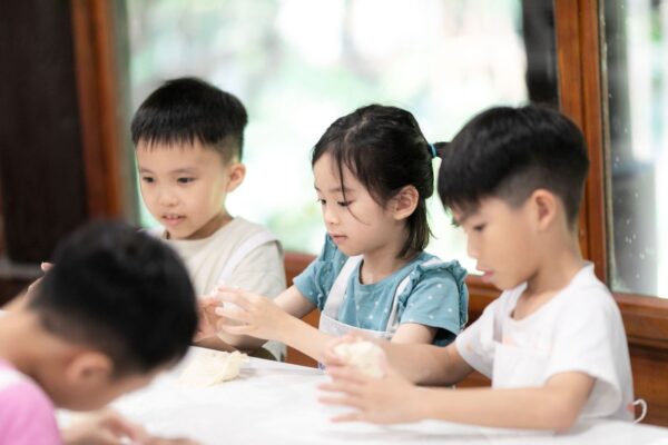 Dự án Cuộc phiêu lưu ngọt ngào: Hành trình tháp bánh kì diệu của học sinh Lower Elementary tại Xưởng Roots Kitchen